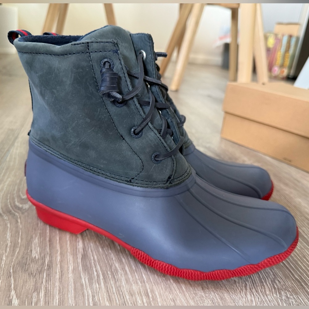 Sperry Saltwater Duck Boots Navy Red Sole Waterproof Women's Size 9 EUC